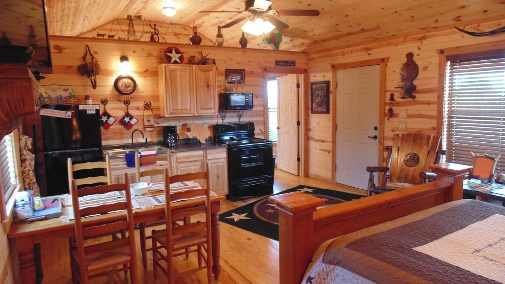 Texas T Bed And Breakfast Llano Eksteriør bilde