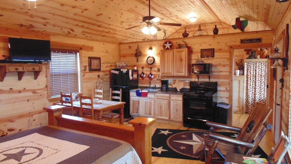 Texas T Bed And Breakfast Llano Eksteriør bilde