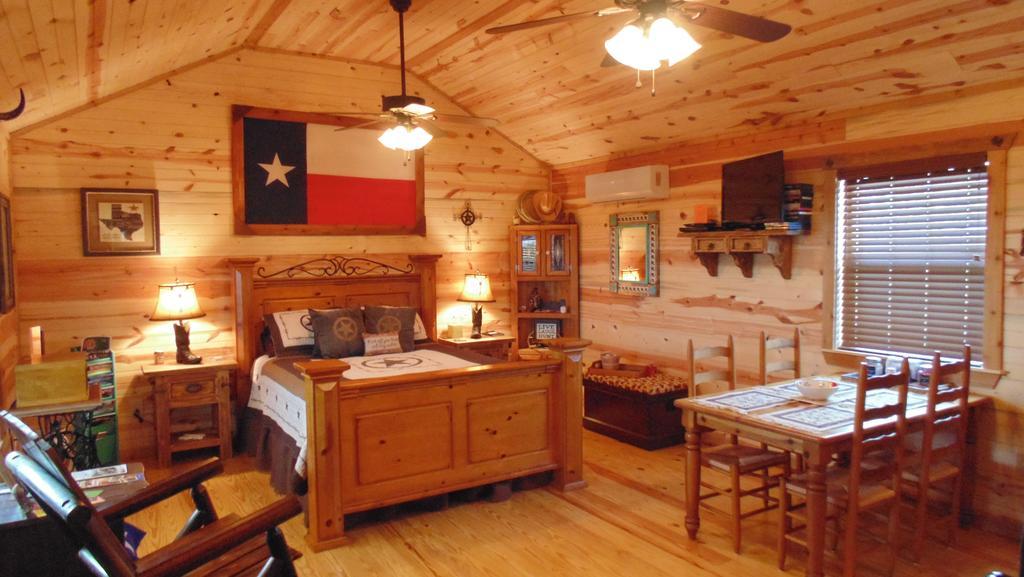 Texas T Bed And Breakfast Llano Eksteriør bilde